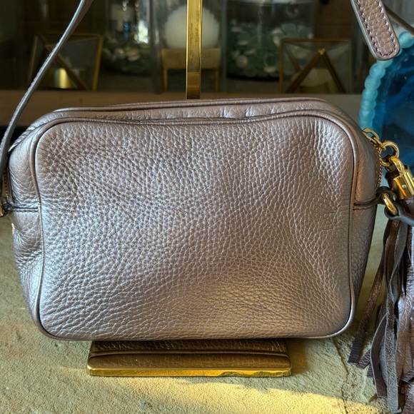 Gucci Metallic Lavender Soho Pebbled Leather Crossbody with Tassel - Picture 4 of 6